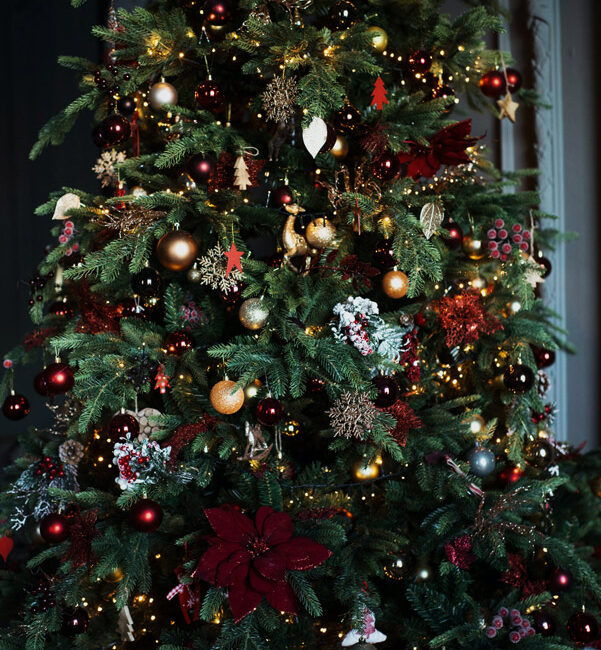 Christmas tree with maroon and gold ornaments